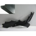 Seitenverkleidung / Seiten-Abdeckung links, schwarz<br>Zustand: Gebraucht mit Mangel<br><br>Verwendbar fr: Honda NC 750 S ohne DCT, Typ: RC70, Modelljahr: von 01/2014 bis 12/2015