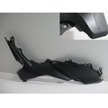 Seitenverkleidung / Seiten-Abdeckung rechts, schwarz<br>Zustand: Gebraucht mit Mangel<br><br>Verwendbar fr: Honda NC 750 S ohne DCT, Typ: RC70, Modelljahr: von 01/2014 bis 12/2015