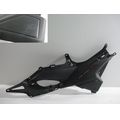 Seitenverkleidung hinten links, schwarz<br>Zustand: Gebraucht mit Mangel<br><br>Verwendbar fr: Honda NC 750 X DCT, Typ: RC90, Modelljahr: von 01/2016 bis 12/2020