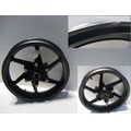 Vorderradfelge (J17xMT3.50DOT), silbergrau<br>Zustand: Gebraucht mit Mangel<br><br>Verwendbar fr: Honda CB 750 F Sevenfifty, Typ: RC42, Modelljahr: von 01/1992 bis 12/2003