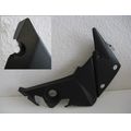 Rahmen-Abdeckung links, schwarz<br>Zustand: Gebraucht mit Mangel<br><br>Verwendbar fr: Kawasaki Z 750 ABS, Typ: ZR750L, Modelljahr: von 01/2007 bis 12/2012