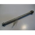 Schwingensteckachse mit Mutter und Gegenmutter<br>Zustand: Gebraucht ohne Mngel<br><br>Verwendbar fr: Kawasaki KLV 1000, Typ: WVBS, Modelljahr: von 01/2005 bis 12/2005