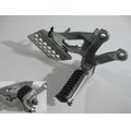 Furastenhalteplatte vorne rechts<br>Zustand: Gebraucht mit Mangel<br><br>Verwendbar fr: Kawasaki ZX-12R, Typ: ZXT20A, Modelljahr: von 01/2000 bis 12/2001