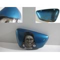 Seitendeckel links, Pearl Teal Green<br>Zustand: Gebraucht mit Mangel<br><br>Verwendbar fr: Kawasaki VN 1500, Typ: VNT50A, Modelljahr: von 01/1994 bis 12/1995
