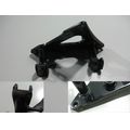 Trittbrett-Halter vorne rechts<br>Zustand: Gebraucht mit Mangel<br><br>Verwendbar fr: Kawasaki VN 1500 Classic Tourer, Typ: VNT50G, Modelljahr: von 01/1998 bis 12/1999