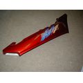Sitzbankverkleidung rechts, rot, mit blau/gelbem Dekor<br>Zustand: Gebraucht mit Mangel<br><br>Verwendbar fr: Suzuki GS 500 E, Typ: GM51B, Modelljahr: von 01/1989 bis 12/2000
