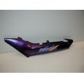 Sitzbankverkleidung rechts, purple, Dekor: grau/gelb/blau<br>Zustand: Gebraucht ohne Mngel<br><br>Verwendbar fr: Suzuki GS 500 E, Typ: GM51B, Modelljahr: von 01/1989 bis 12/2000