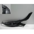Sitzbank-Verkleidung rechts<br>Zustand: Gebraucht mit Mangel<br><br>Verwendbar fr: Suzuki SFV 650 Gladius ABS, Typ: WVCX, Modelljahr: von 01/2009 bis 12/2016
