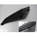 Sitzbankverkleidung hinten rechts, schwarz<br>Zustand: Gebraucht mit Mangel<br><br>Verwendbar fr: Suzuki GSR 750 ABS, Typ: C5, Modelljahr: von 01/2011 bis 12/2016