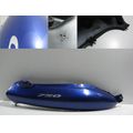 Sitzbankverkleidung rechts, blau<br>Zustand: Gebraucht mit Mangel<br><br>Verwendbar fr: Suzuki GSX 750 F, Typ: AK, Modelljahr: von 01/1998 bis 12/2006