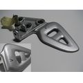 Furastenhalteplatte vorne links<br>Zustand: Gebraucht mit Mangel<br><br>Verwendbar fr: Suzuki GSX 1300 R Hayabusa, Typ: WVA1, Modelljahr: von 01/1999 bis 12/2007