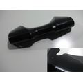 Abdeckung Blinker-Halteplatte vorne, schwarz<br>Zustand: Gebraucht mit Mangel<br><br>Verwendbar fr: Suzuki C 1500 T Intruder, Typ: C1, Modelljahr: von 01/2013 bis 12/2016
