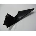 Innenverkleidung im Verkleidungsoberteil unten rechts, schwarz<br>Zustand: Gebraucht ohne Mngel<br><br>Verwendbar fr: Yamaha YZF-R1, Typ: RN12, Modelljahr: von 01/2004 bis 12/2005