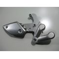 Furastenhalteplatte vorne rechts mit Blende<br>Zustand: Gebraucht ohne Mngel<br><br>Verwendbar fr: Yamaha MT-01, Typ: RP12, Modelljahr: von 01/2005 bis 12/2006
