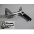 Furastenhalter hinten links, silbern<br>Zustand: Gebraucht mit Mangel<br><br>Verwendbar fr: Triumph Tiger 1050, Typ: 115NG, Modelljahr: von 01/2007 bis 12/2013