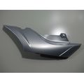 Seitendeckel rechts, Lunar Silver<br>Zustand: Gebraucht ohne Mngel<br><br>Verwendbar fr: Triumph Trophy 1200, Typ: V13VH, Modelljahr: von 01/2012 bis 12/2017