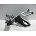 Furastenhalteplatte vorne links<br>Zustand: Gebraucht ohne Mngel<br><br>Verwendbar fr: Triumph Tiger Explorer 1200, Typ: V13VG, Modelljahr: von 01/2012 bis 12/2015
