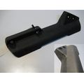 Gabelholm-Abdeckung / Radlauf-Halter vorne links, schwarz<br>Zustand: Gebraucht mit Mangel<br><br>Verwendbar fr: Triumph Tiger Explorer 1200, Typ: V13VG, Modelljahr: von 01/2012 bis 12/2015