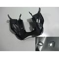 Rahmen-Abdeckung vorne unten, schwarz<br>Zustand: Gebraucht mit Mangel<br><br>Verwendbar fr: Triumph Tiger Explorer 1200 XCA, Typ: V201, Modelljahr: von 01/2016 bis 12/2017