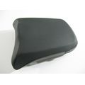Sitzbank Sozius, schwarz/olivgrau<br>Zustand: Gebraucht ohne Mngel<br><br>Verwendbar fr: Triumph Tiger 1200 XCX, Typ: V301A, Modelljahr: von 01/2018 bis 12/2021
