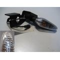 Blinker hinten links mit Halter<br>Zustand: Gebraucht mit Mangel<br><br>Verwendbar fr: Ducati Monster 1100 ABS, Typ: M5, Modelljahr: von 01/2009 bis 12/2010