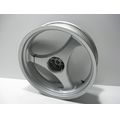 Hinterradfelge (J18xMT4.50), silbern<br>Zustand: Gebraucht ohne Mngel<br><br>Verwendbar fr: BMW R 850 R, Typ: BMW259, Modelljahr: von 01/1994 bis 12/2002