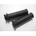 Gasdrehgriff mit Griffgummi-Satz<br>Zustand: Gebraucht ohne Mngel<br><br>Verwendbar fr: Aprilia SL 750 Shiver ABS, Typ: RA, Modelljahr: von 01/2010 bis 12/2016