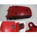 Sitzbankverkleidung Mitte hinten, rot<br>Zustand: Gebraucht mit Mangel<br><br>Verwendbar fr: Cagiva Canyon 500, Typ: M1, 5G1, Modelljahr: von 01/1998 bis 12/2001