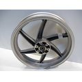 Vorderradfelge (J17x3.00), silbern<br>Zustand: Gebraucht ohne Mngel<br><br>Verwendbar fr: Hyosung GT 650 Naked, Typ: GT650, Modelljahr: von 01/2004 bis 12/2007