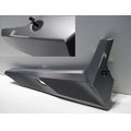 Rahmen-Abdeckung rechts, silbergrau<br>Zustand: Gebraucht mit Mangel<br><br>Verwendbar fr: Kymco CK1 125, Typ: KT25AA, Modelljahr: von 01/2014