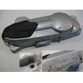 Motordeckel links, silbern<br>Zustand: Gebraucht mit Mangel<br><br>Verwendbar fr: Peugeot Elyseo 125 Advantage, Typ: G2A, Modelljahr: von 01/1999 bis 12/2004