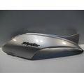 Sitzbankverkleidung rechts, silbern<br>Zustand: Gebraucht mit Mangel<br><br>Verwendbar fr: Peugeot Elyseo 125 Advantage, Typ: G2A, Modelljahr: von 01/1999 bis 12/2004