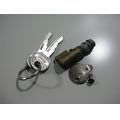 Lenker-Schloss (mit 2 Schlsseln)<br>Zustand: Gebraucht ohne Mngel<br><br>Verwendbar fr: Moto Guzzi California 1100 i, Typ: KD, Modelljahr: von 01/1994 bis 12/1997