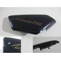 Seitendeckel rechts, dunkelblau<br>Zustand: Gebraucht mit Mangel<br><br>Verwendbar fr: Moto Guzzi Nevada 750, Typ: LF, Modelljahr: von 01/1994 bis 12/2002