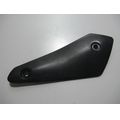 Furastenhalteplatten-Abdeckung rechts, schwarz<br>Zustand: Gebraucht ohne Mngel<br><br>Verwendbar fr: Moto Guzzi Breva 1200 ABS, Typ: LP, Modelljahr: von 01/2008 bis 12/2012