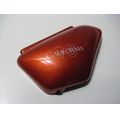 Seitendeckel rechts, orange<br>Zustand: Gebraucht ohne Mngel<br><br>Verwendbar fr: Moto Guzzi California 1100 Vintage, Typ: KD, Modelljahr: von 01/2006 bis 12/2012