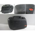 Koffer / Seitenkoffer links, schwarz<br>Zustand: Gebraucht mit Mangel<br><br>Verwendbar fr: Moto Guzzi California 1100 Special, Typ: KD, Modelljahr: von 01/1998 bis 12/2000