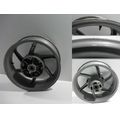 Hinterradfelge (J17x5.50), silbern<br>Zustand: Gebraucht mit Mangel<br><br>Verwendbar fr: Moto Morini Corsaro 1200 Standard, Typ: 010101, Modelljahr: von 01/2005 bis 12/2013