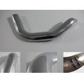 Auspuff-Krmmerrohr-Abdeckung vorne, chrom<br>Zustand: Gebraucht mit Mangel<br><br>Verwendbar fr: Harley-Davidson FFCARO Sportster XL 1200 R Roadster, Typ: XL2 X3F, Modelljahr: von 01/2007 bis 12/2008